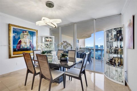 Condo in Sunny Isles Beach, Florida, 3 bedrooms № 2079520 - photo 5