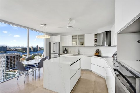 Condo in Sunny Isles Beach, Florida, 3 bedrooms № 2079520 - photo 9
