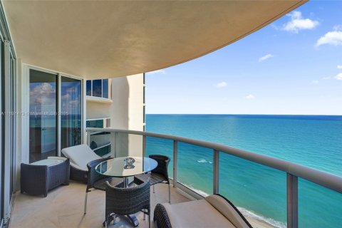 Condo in Sunny Isles Beach, Florida, 3 bedrooms № 2079520 - photo 25