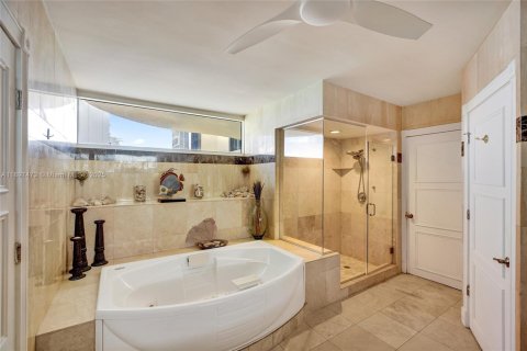 Condo in Sunny Isles Beach, Florida, 3 bedrooms № 2079520 - photo 27