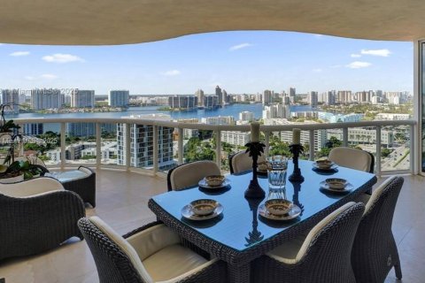 Condo in Sunny Isles Beach, Florida, 3 bedrooms № 2079520 - photo 14