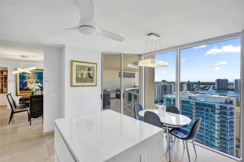 Condo in Sunny Isles Beach, Florida, 3 bedrooms № 2079520 - photo 10