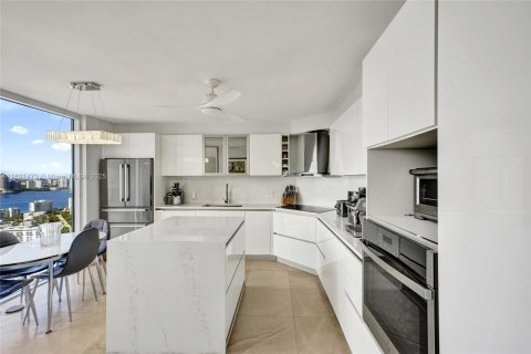 Condo in Sunny Isles Beach, Florida, 3 bedrooms № 2079520 - photo 12