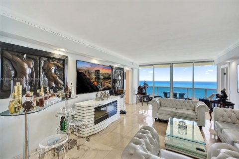 Condo in Sunny Isles Beach, Florida, 3 bedrooms № 2079520 - photo 2