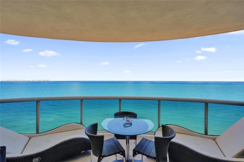 Condo in Sunny Isles Beach, Florida, 3 bedrooms № 2079520 - photo 22