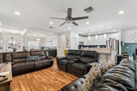 House in Spring Hill, Florida 4 bedrooms, 239.13 sq.m. № 2277234 - photo 7
