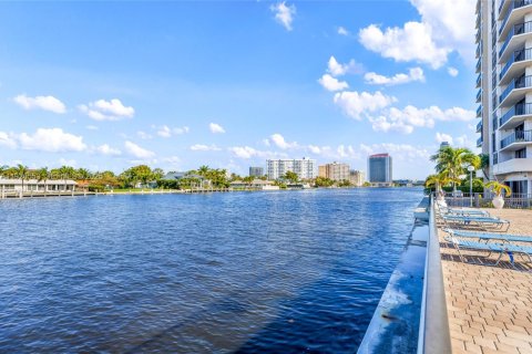 Copropriété à louer à Hallandale Beach, Floride: 2 chambres, 94.76 m2 № 1986476 - photo 19