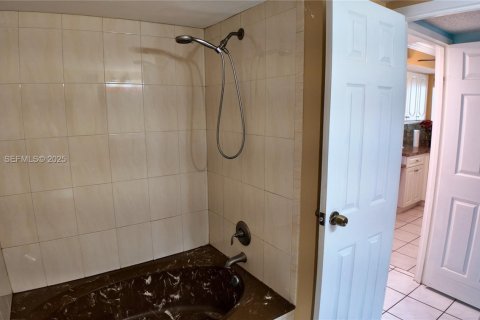 Copropriété à louer à Hallandale Beach, Floride: 2 chambres, 94.76 m2 № 1986476 - photo 17