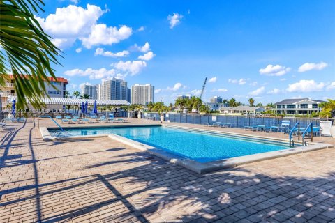 Copropriété à louer à Hallandale Beach, Floride: 2 chambres, 94.76 m2 № 1986476 - photo 18