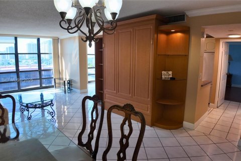 Copropriété à louer à Hallandale Beach, Floride: 2 chambres, 94.76 m2 № 1986476 - photo 5