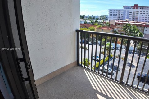 Copropriété à louer à Hallandale Beach, Floride: 2 chambres, 94.76 m2 № 1986476 - photo 3