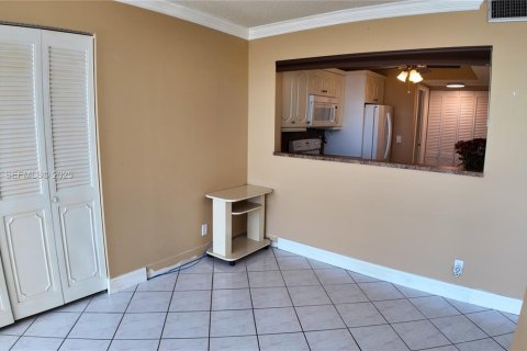 Copropriété à louer à Hallandale Beach, Floride: 2 chambres, 94.76 m2 № 1986476 - photo 9