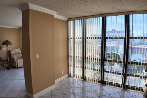 Copropriété à louer à Hallandale Beach, Floride: 2 chambres, 94.76 m2 № 1986476 - photo 7