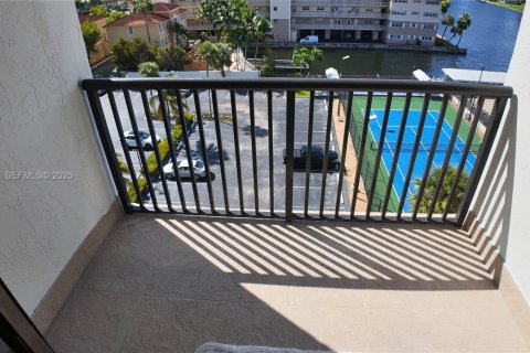 Copropriété à louer à Hallandale Beach, Floride: 2 chambres, 94.76 m2 № 1986476 - photo 4