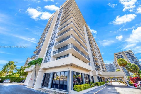 Copropriété à louer à Hallandale Beach, Floride: 2 chambres, 94.76 m2 № 1986476 - photo 24