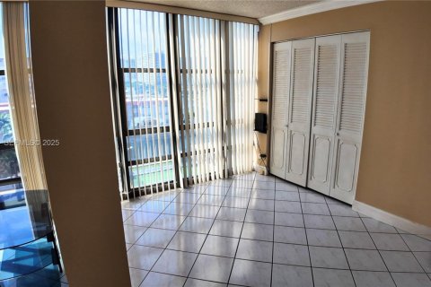 Copropriété à louer à Hallandale Beach, Floride: 2 chambres, 94.76 m2 № 1986476 - photo 8