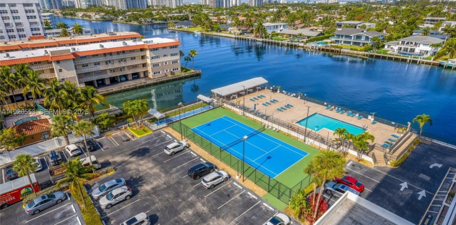 Condo à Hallandale Beach, Floride, 2 chambres № 1986476
