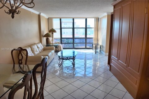 Copropriété à louer à Hallandale Beach, Floride: 2 chambres, 94.76 m2 № 1986476 - photo 6