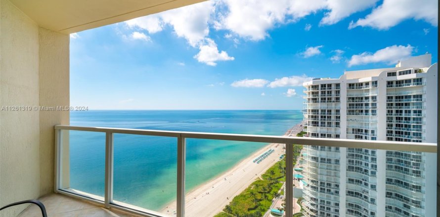 Condo à Sunny Isles Beach, Floride, 2 chambres № 1985226