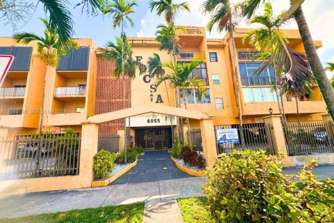 Кондоминиум с 2 спальнями в Хайалиа, Флорида № 2048426