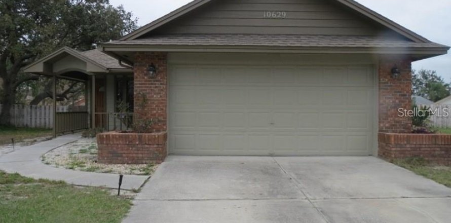 House in Orlando, Florida 3 bedrooms, 116.03 sq.m. № 2390937