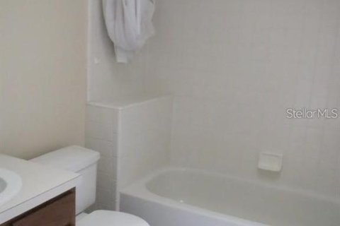 House in Orlando, Florida 3 bedrooms, 116.03 sq.m. № 2390937 - photo 12