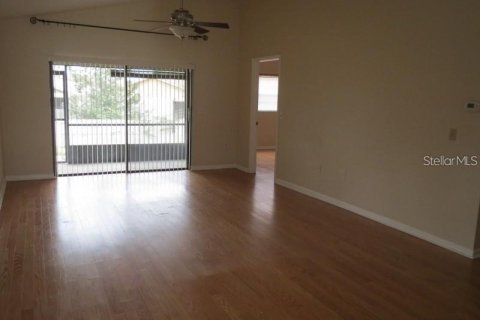 House in Orlando, Florida 3 bedrooms, 116.03 sq.m. № 2390937 - photo 5