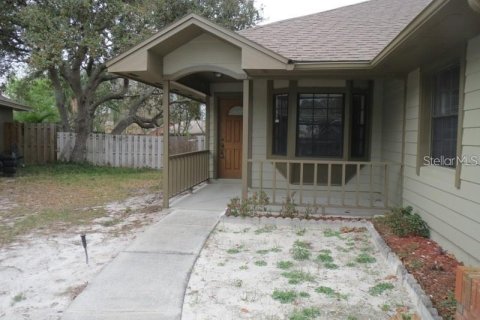 House in Orlando, Florida 3 bedrooms, 116.03 sq.m. № 2390937 - photo 2