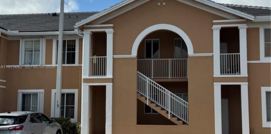 Condo à Hialeah, Floride, 2 chambres  № 2046237