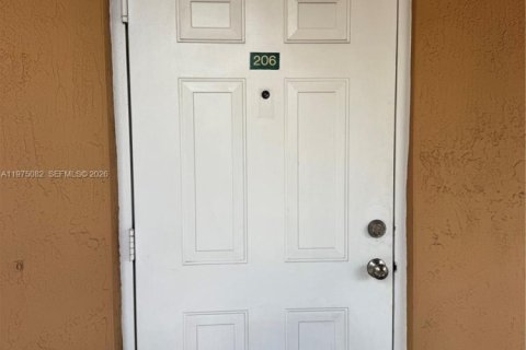 Copropriété à louer à Hialeah, Floride: 2 chambres, 89.84 m2 № 2046237 - photo 2