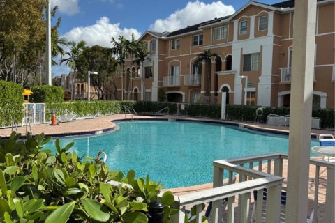 Copropriété à louer à Hialeah, Floride: 2 chambres, 89.84 m2 № 2046237 - photo 14