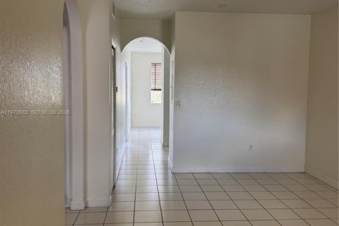 Copropriété à louer à Hialeah, Floride: 2 chambres, 89.84 m2 № 2046237 - photo 4