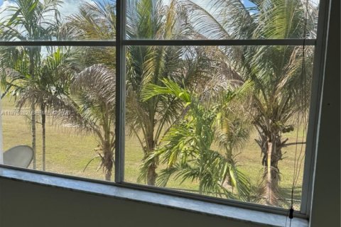 Copropriété à louer à Hialeah, Floride: 2 chambres, 89.84 m2 № 2046237 - photo 11