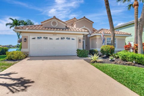 House in Boynton Beach, Florida 3 bedrooms, 168.06 sq.m. № 1059999 - photo 1
