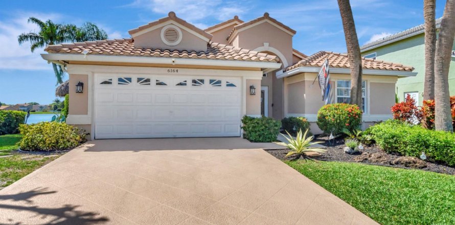 House in Boynton Beach, Florida 3 bedrooms, 168.06 sq.m. № 1059999