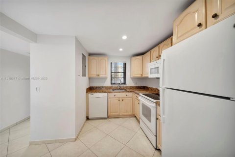 Condo in Deerfield Beach, Florida, 2 bedrooms  № 1973298 - photo 17