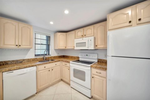 Condo in Deerfield Beach, Florida, 2 bedrooms  № 1973298 - photo 18