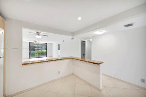 Condo in Deerfield Beach, Florida, 2 bedrooms  № 1973298 - photo 19