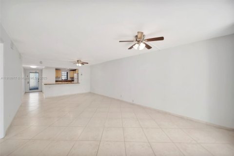 Condo in Deerfield Beach, Florida, 2 bedrooms  № 1973298 - photo 7