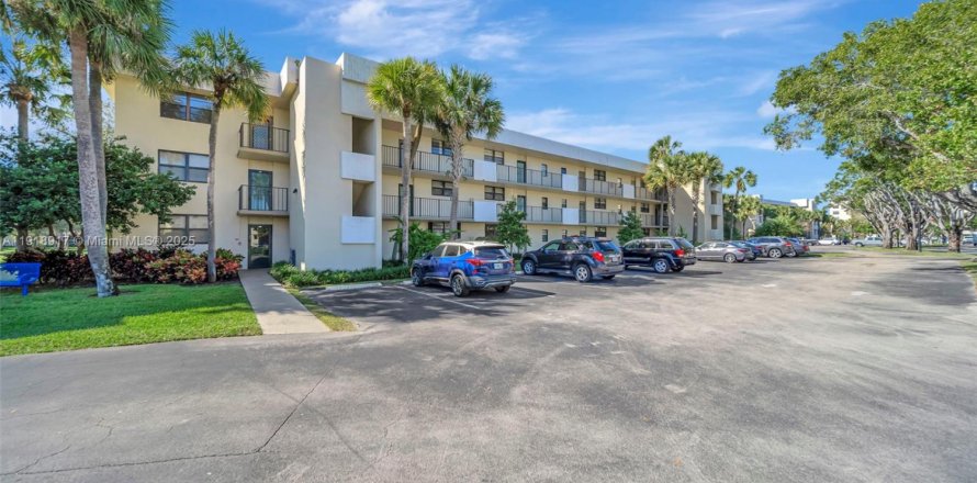 Condo in Deerfield Beach, Florida, 2 bedrooms  № 1973298