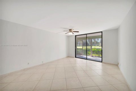Condo in Deerfield Beach, Florida, 2 bedrooms  № 1973298 - photo 10