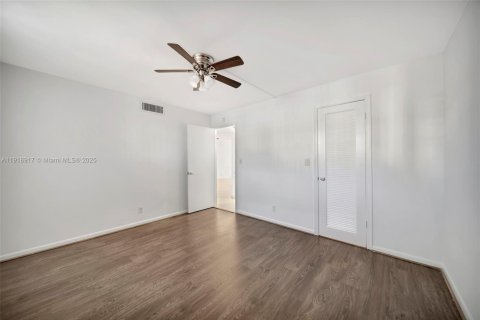 Condo in Deerfield Beach, Florida, 2 bedrooms  № 1973298 - photo 27