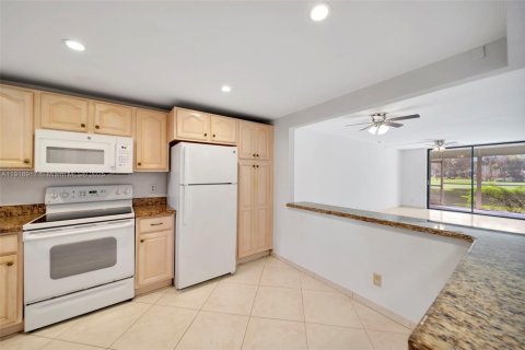Condo in Deerfield Beach, Florida, 2 bedrooms  № 1973298 - photo 15