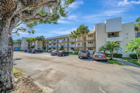 Condo in Deerfield Beach, Florida, 2 bedrooms  № 1973298 - photo 3