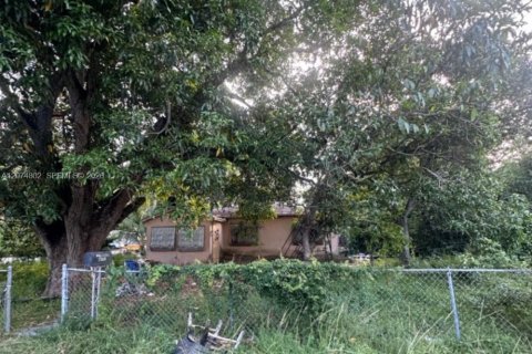 Casa en Miami, Florida 5 dormitorios, 137.31 m2 № 2311873