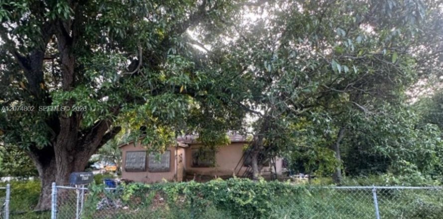 Casa en Miami, Florida 5 dormitorios, 137.31 m2 № 2311873
