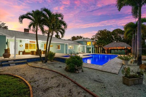 House in Tarpon Springs, Florida 3 bedrooms, 303.98 sq.m. № 1919409 - photo 13