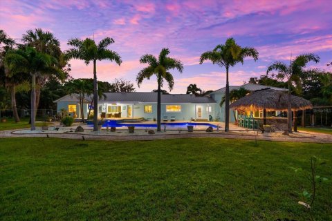 House in Tarpon Springs, Florida 3 bedrooms, 303.98 sq.m. № 1919409 - photo 14