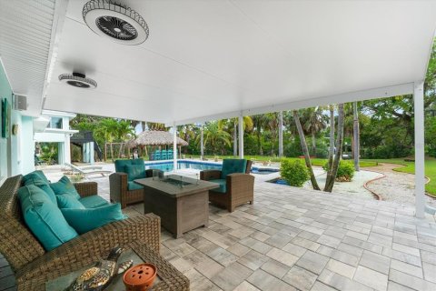 House in Tarpon Springs, Florida 3 bedrooms, 303.98 sq.m. № 1919409 - photo 10