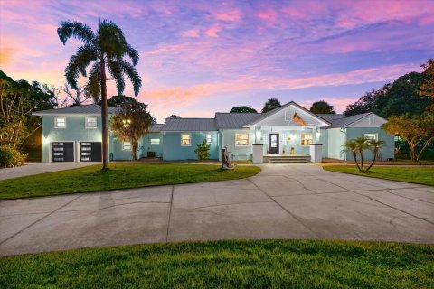 House in Tarpon Springs, Florida 3 bedrooms, 303.98 sq.m. № 1919409 - photo 21